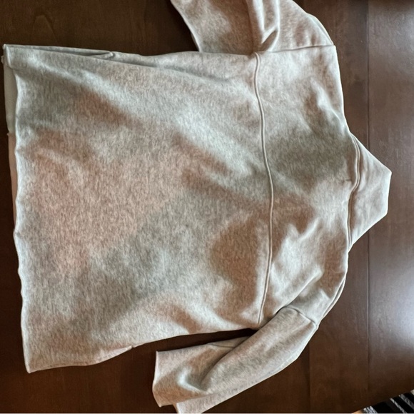 UGG Light Heather Gray Astrid Poncho - Like New Condition - XS/S - Picture 9 of 13